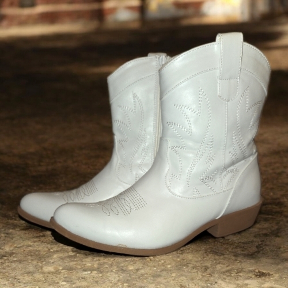 PepPep White Western Cowgirl Boots Size 11 Ankle Boots - Picture 2 of 9